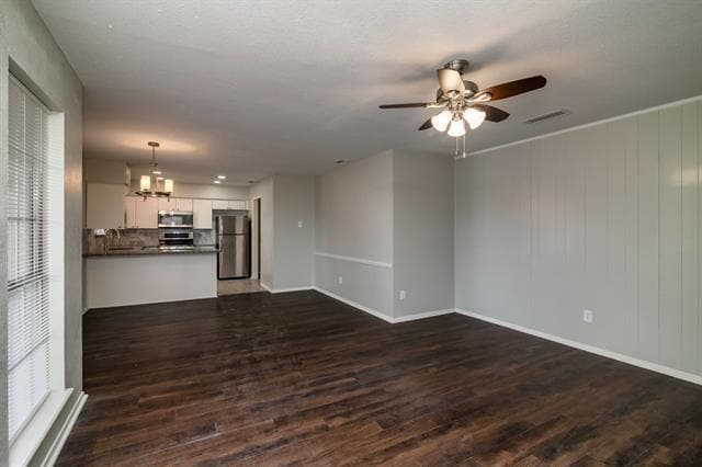 Building Photo - 3701 Summit Ln