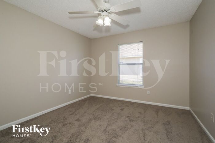 Building Photo - 321 Southlake Dr