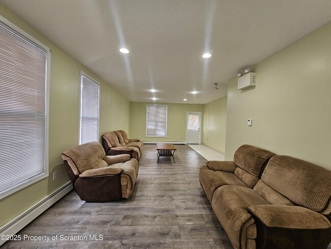 Building Photo - 1207 Mulberry St
