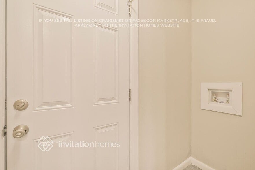 Building Photo - 5645 Fiat Ln