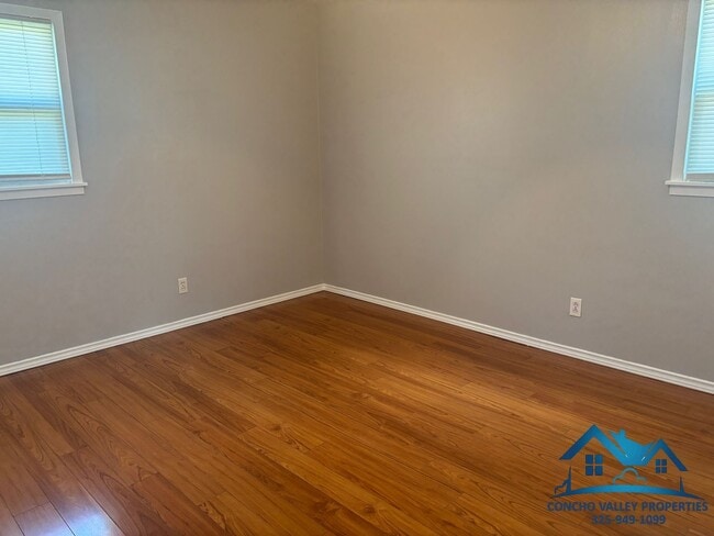 Building Photo - For Rent - 4 Bed/2 Bath near ASU