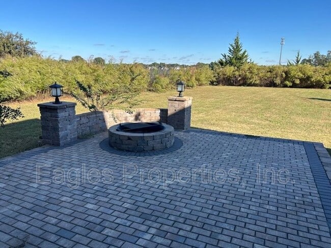 Building Photo - 304 Glenn Laurel Dr