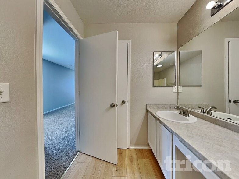 Building Photo - 9696 Canyon Meadows Dr