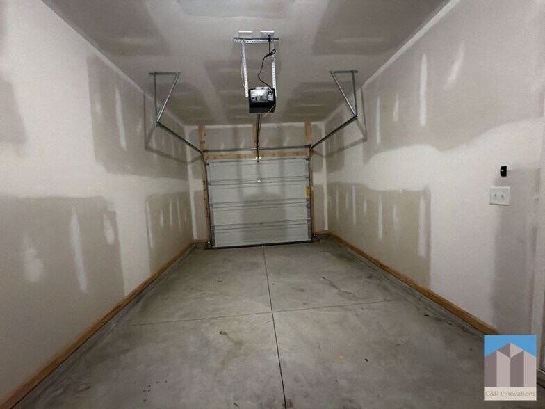 Building Photo - 3530 Condor Ct SW