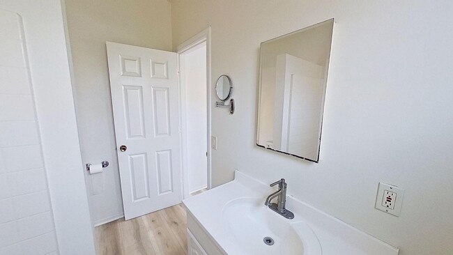 Building Photo - 709 W Micheltorena St