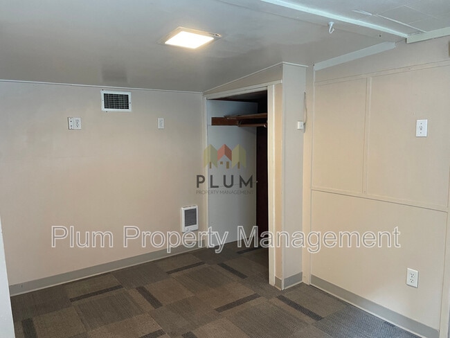 Building Photo - 527 Eddy Ave