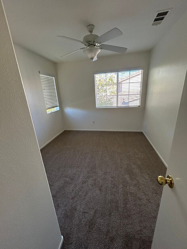 Building Photo - Cute, Clean and Cozy 3 Bedroom Condo w/Attached 2 Car Garage in Murrieta