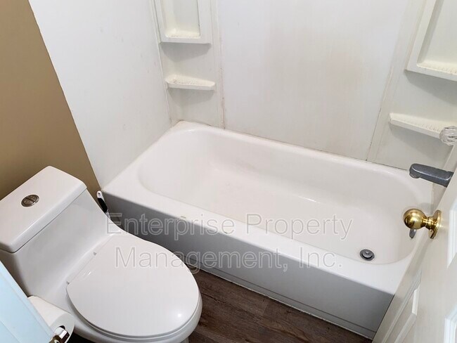 Building Photo - 4444 Longtree Cove