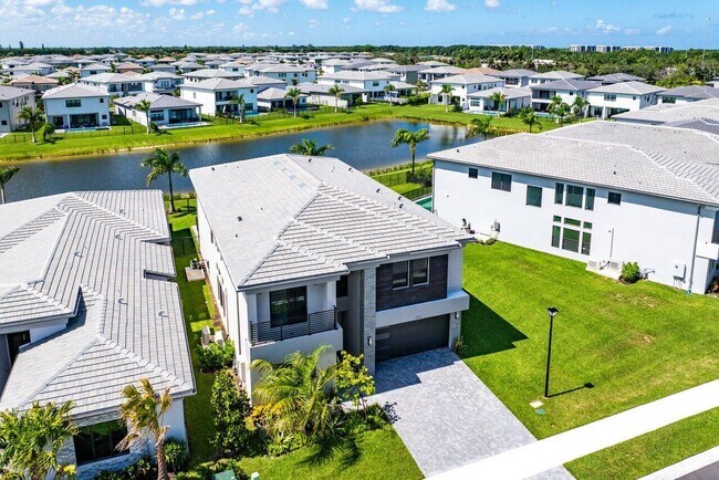 Building Photo - 8311 Essex Country Clb Dr
