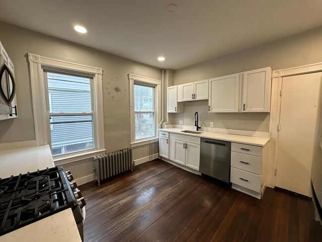 Building Photo - 94 Lonsdale St