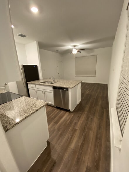 Building Photo - 1022 Rosewood St