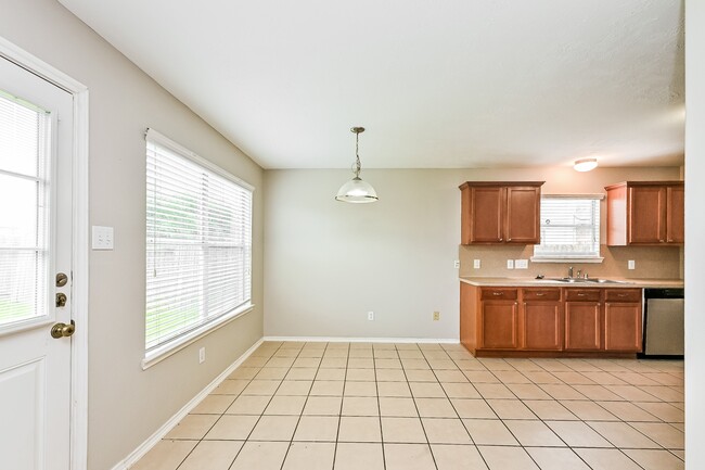 Building Photo - 4435 Sprangletop Ave