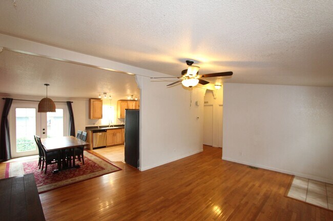 Building Photo - 95 E Camille Dr