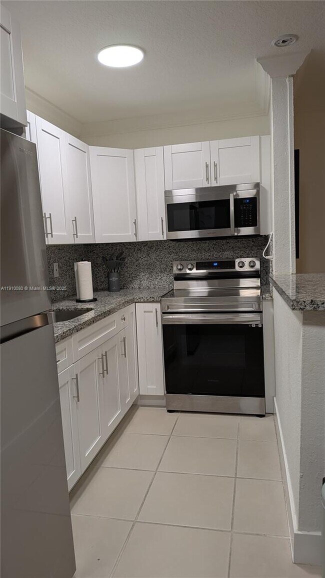 Building Photo - 3855 SW 79th Ave