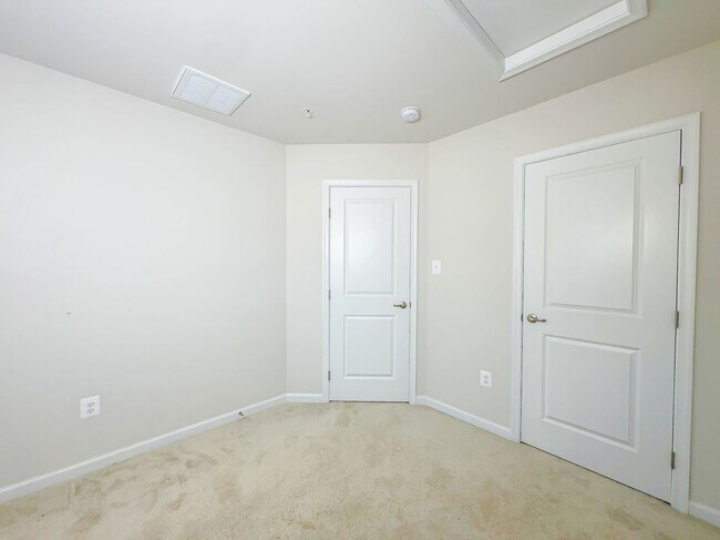 Building Photo - 72 Caswell Dr