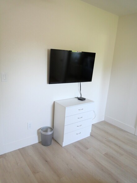 Building Photo - 8112 Holanda Ln