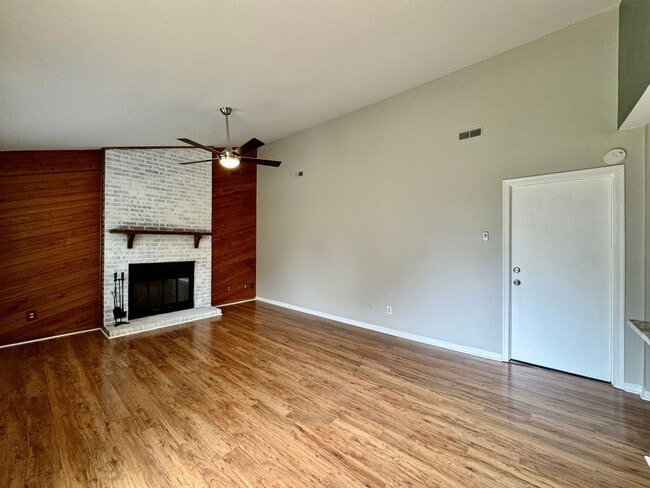 Building Photo - READY 05-15-25!! Ranch Home w/2-Car Garage...