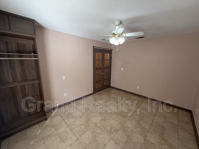 Building Photo - 5022 Patterson Ln