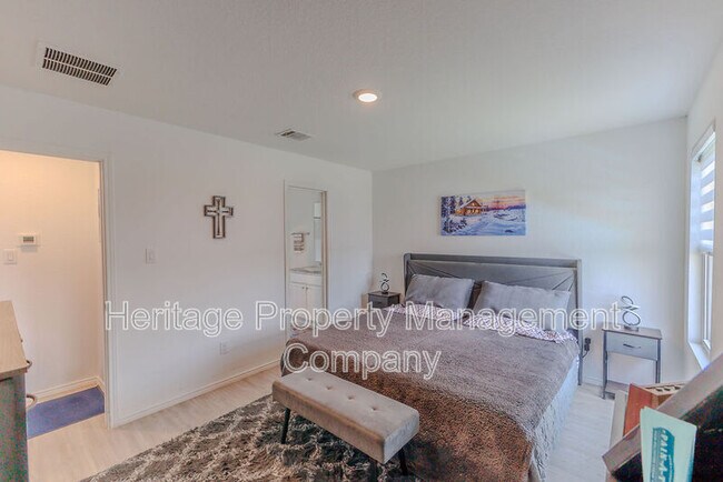 Building Photo - 10502 Torroja Wy