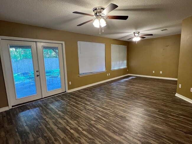 Building Photo - 1424 Roebling Tr