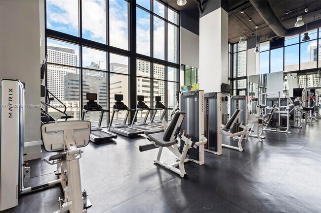 Building Photo - 1010 Brickell Ave