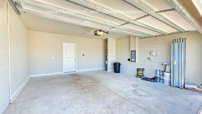 Building Photo - BRILLIANT and SPACIOUS! 4 BEDROOM/2.5 BATH PLUS LARGE BONUS-FLEX SPACE and FENCED YARD!