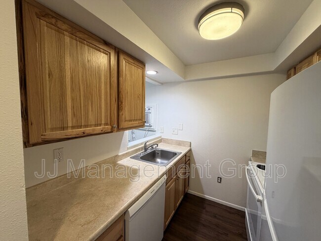 Building Photo - 3414 S Grand Blvd