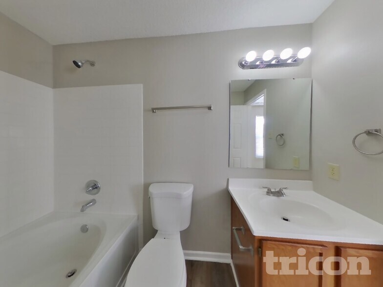 Building Photo - 13460 N Carwood Ct