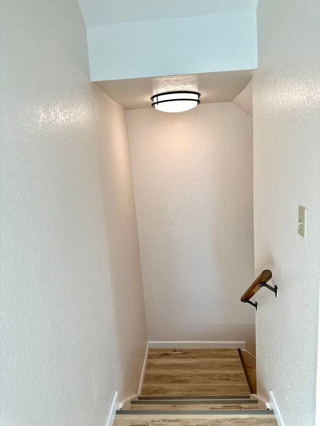 Building Photo - Newly Renovated Home 3 Bed 1 1/2 Bath 1-Car Garage on Century Place!