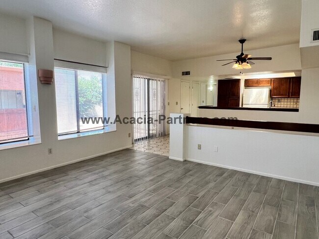 Building Photo - Three Bedroom Townhouse