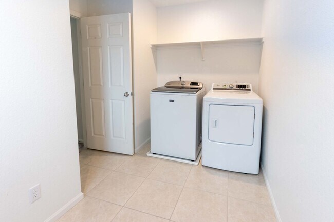 Building Photo - Available NOW! 4 Bedroom 3 Bath Beautiful Home