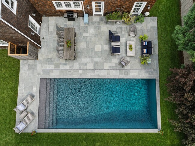 Building Photo - 35 Cove Dr