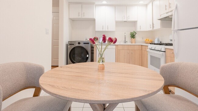 Building Photo - 5 Davis Ave