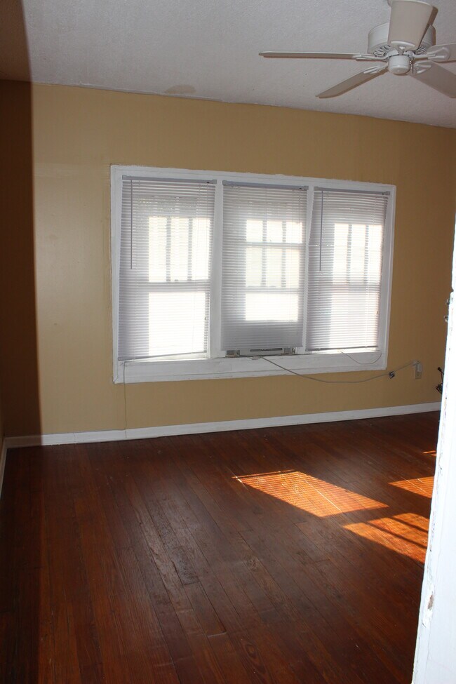 Building Photo - 2035 N Pennsylvania St