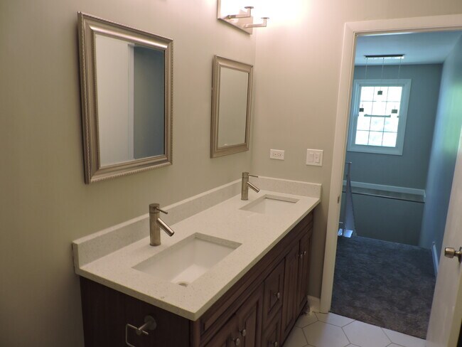 Building Photo - 407 Beechwood Dr