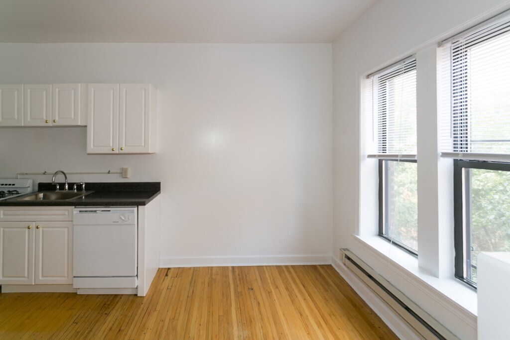 Building Photo - 3754 N Fremont St