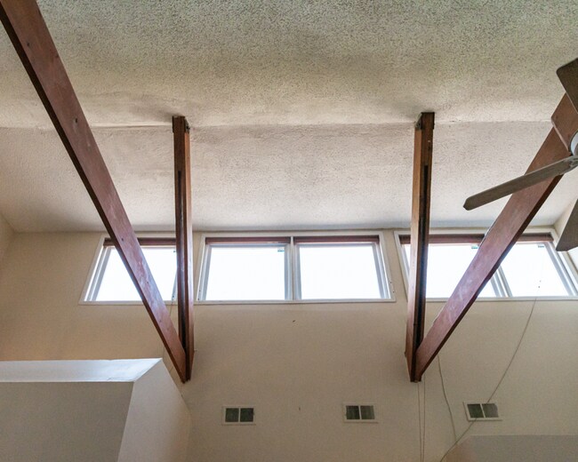 Building Photo - 10 Longstream Ct