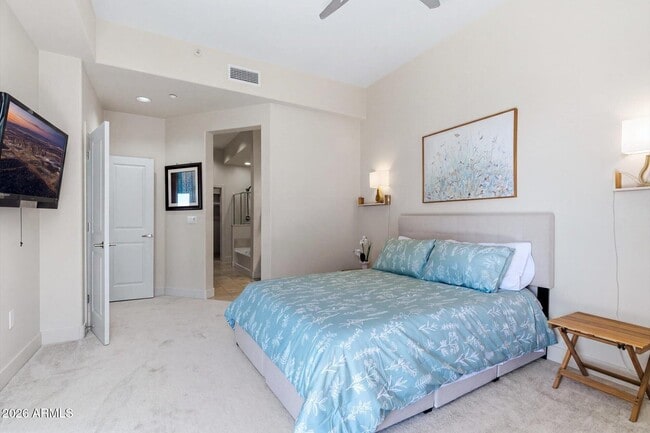 Building Photo - 945 E Playa Del Norte Dr