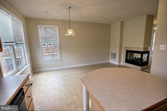 Building Photo - 903 Crestfield Dr