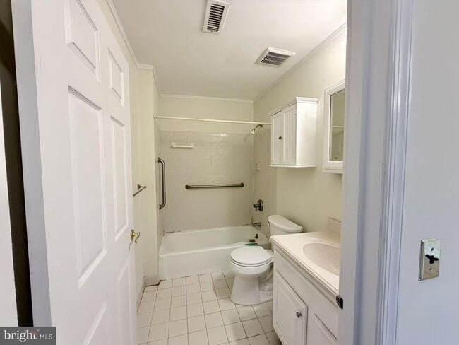 Building Photo - 1306 Sayre Dr