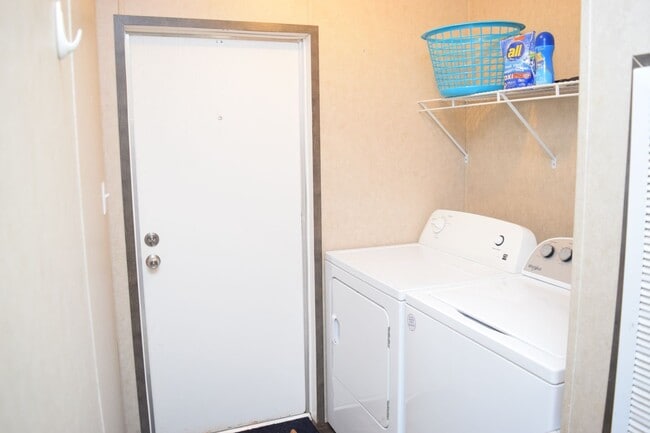 Building Photo - Charming 2BR/1BA Furnished Home in Taylors...