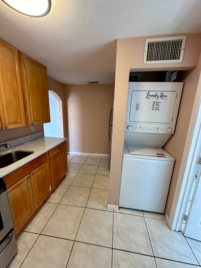 Building Photo - 816 20th St