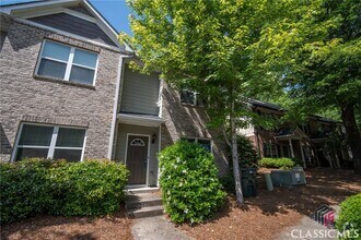 Building Photo - 1400 Binghampton Cir