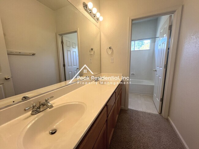 Building Photo - Spacious 4bd/3ba Folsom Home!