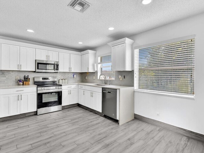 Building Photo - 7145 Crescent Creek Pl