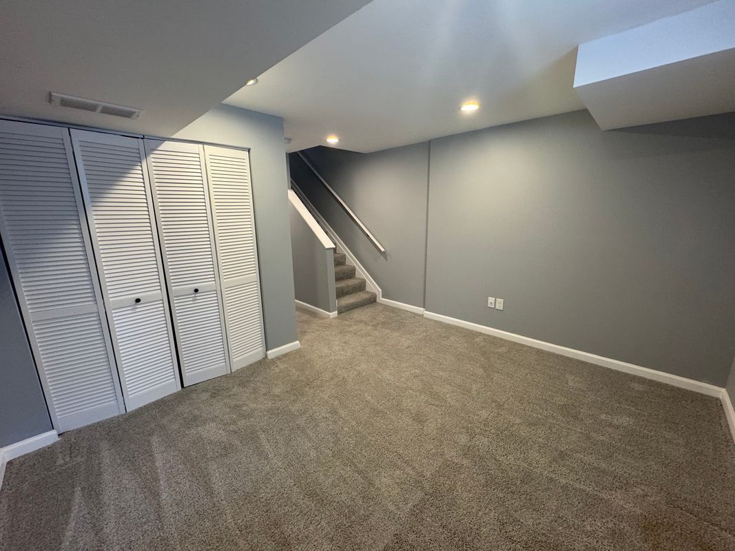 Building Photo - 2731 Mura St