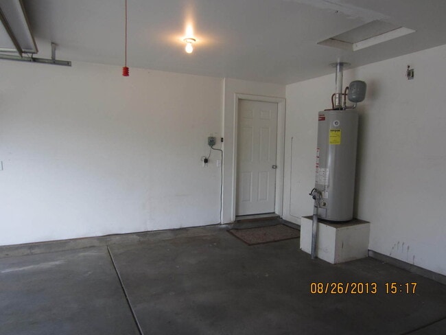 Building Photo - **1st Month FREE!!** Great SW Bend Home Close To The Old Mill!