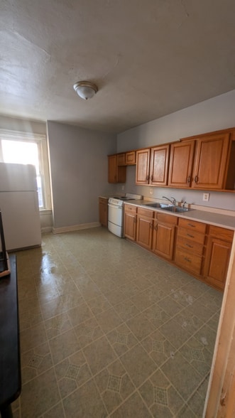 Building Photo - 37 E Washington St