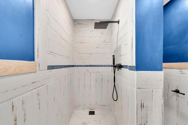 Building Photo - 404 Normandy Rd