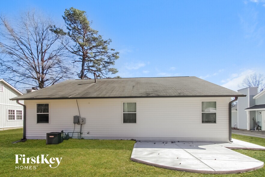Building Photo - 712 Pennwood Ln